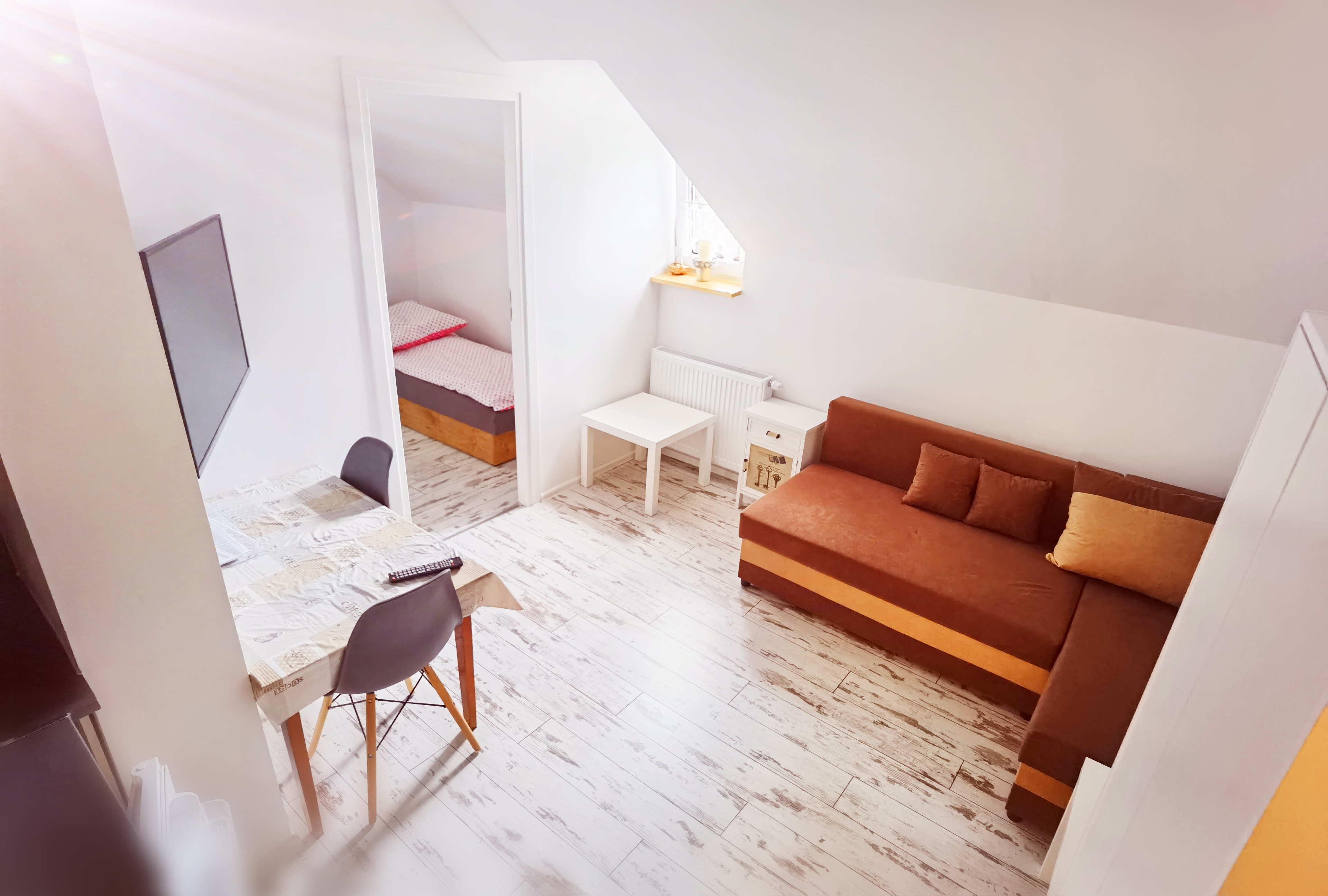 Drugi widok salonu w apartamencie Leśne Chwile